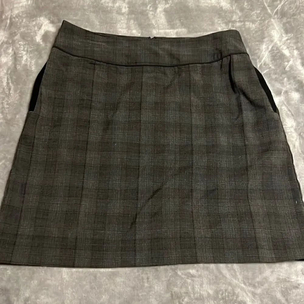 𝅺DAISY Fuentes skirt. Shades of gray. Size 10.
